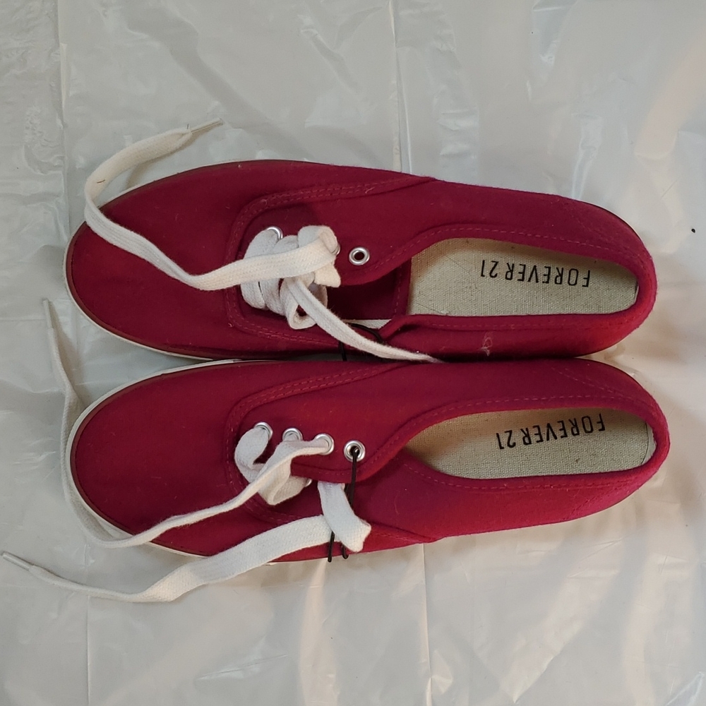 New forever 21 sneakers. No tags. Size 9